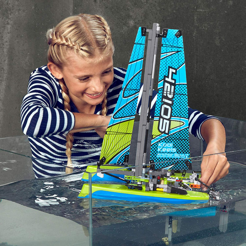 Lego Technic 42105 Catamaran V29