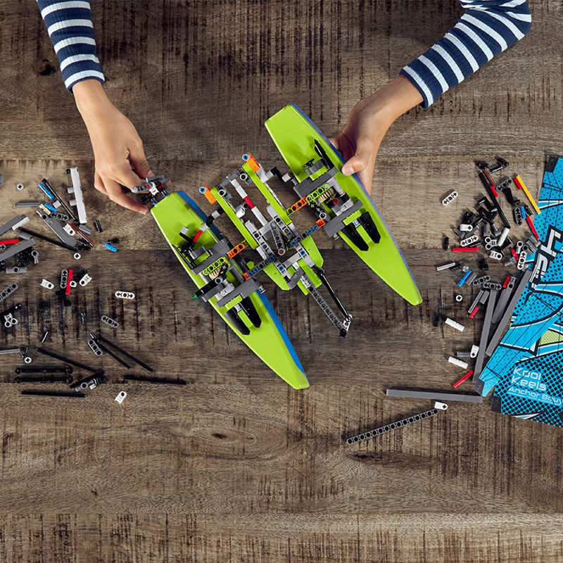 Lego Technic 42105 Catamaran V29