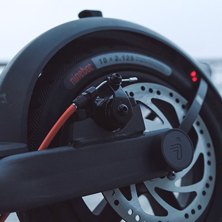 Ninebot KickScooter F40 สกู๊ตเตอร์ไฟฟ้า